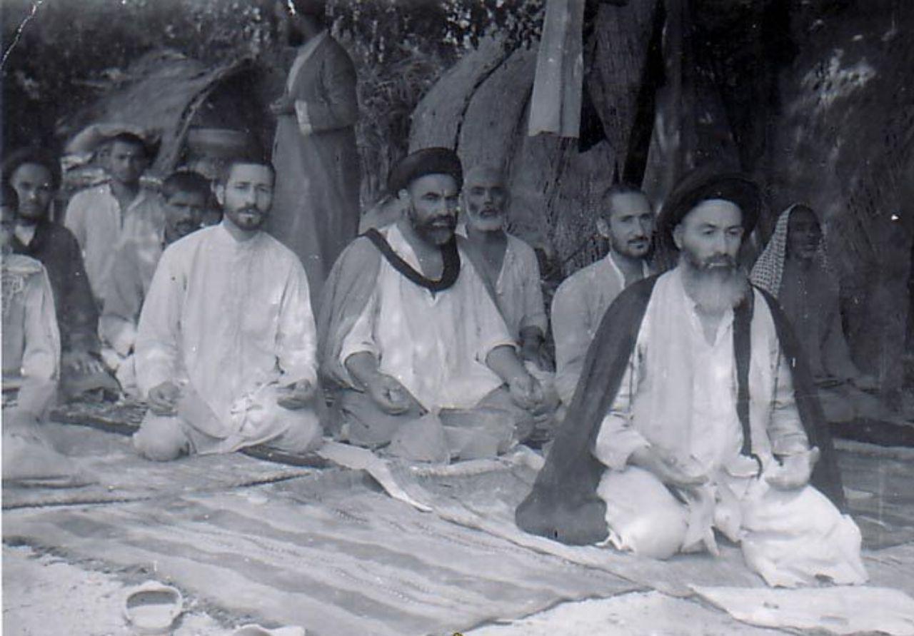 اقامه نماز جماعت توسط آیت الله حسینی شاهرودی