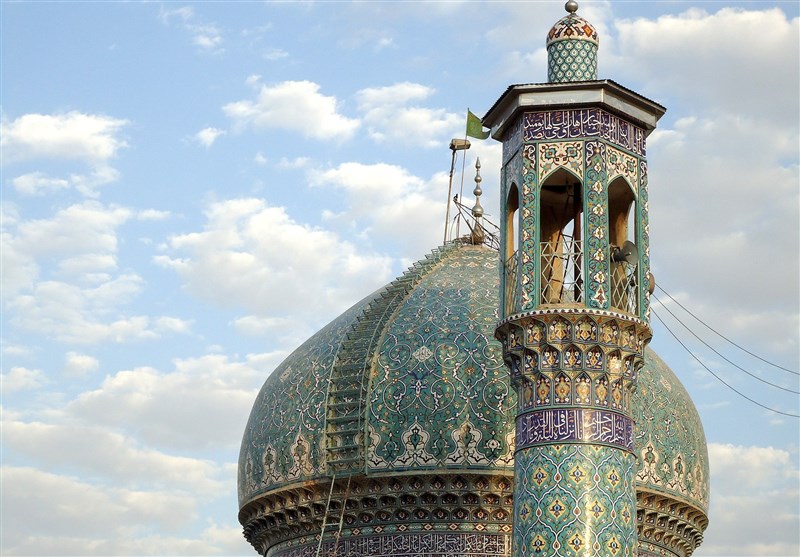 اذان می گویند