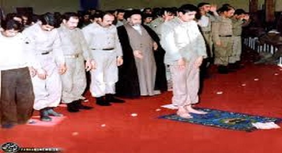 علاقه به نماز جماعت از دوران طفولیت در وجود علی موج می‌زد
