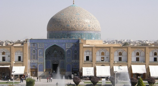 3کیلومتر تا مسجد برای پدر و مادر