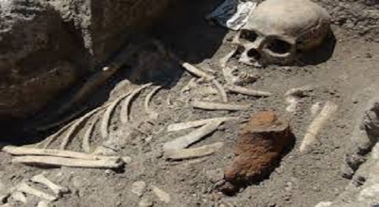 استخوان شخص بی نماز