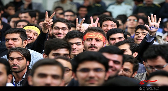 امام خامنه ای: نماز اکسیر رستگاری