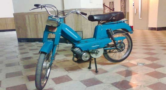وزیري که بـا موتور گازی به نمـاز جمعه می‌رفت.