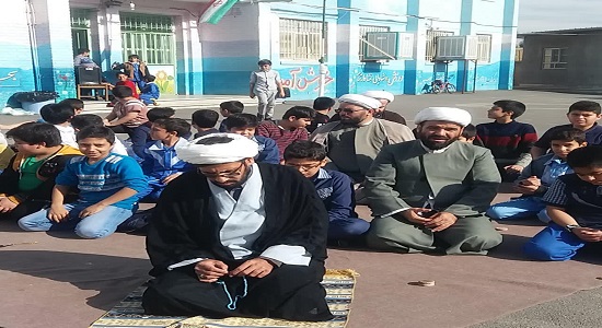 نماز در یک روز تعطیل در مدرسه(مدرسه ابتدایی فیاض بخش قم)