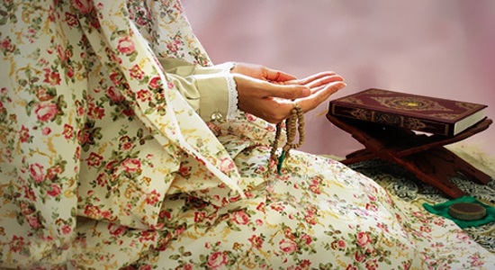 نمازِ پشت مبلی