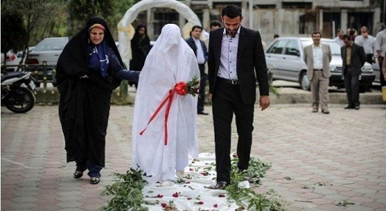 نماز جماعت در مجلس عروسی به امامت شهید محمد زمان