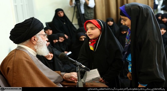 پاسخ امام خامنه ای به نامه یک دختر نوجوان درباره ورود به عرصه تکلیف الهی