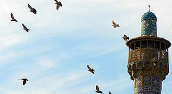به یاد مناره، نماز خواند!