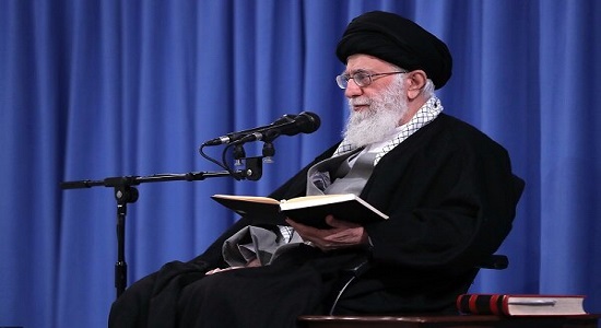  امام خامنه ای: چاره ای جز نماز شب نداریم.