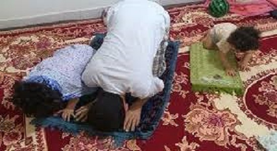 اگر پدر یا مادر بگوید نماز نخوان و روزه نگیر وظیفه چیست؟
