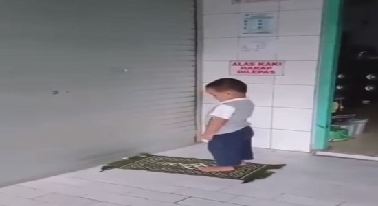 نماز خوندن بچه ها یه صفا و خلوص دیگه ای داره