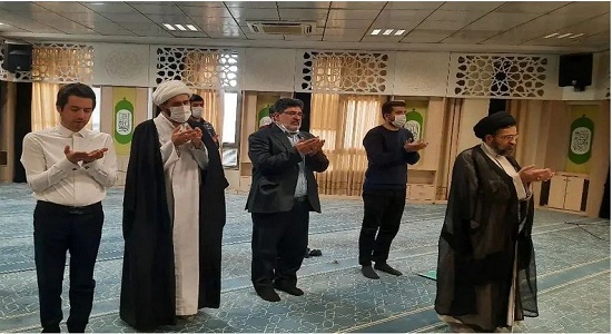 نماز جماعت در سمت خدا