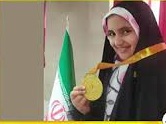 خوشحالم روی سکو با چادر پرچم ایران را بالا گرفتم