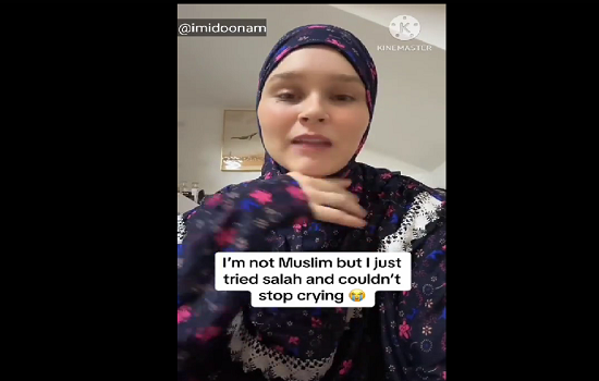 مسلمون نیست اما با نماز چه کیفی کرده!