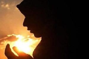 آیا نماز کسی که با نامحرم دوستی میکند، قبول است