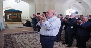 وزیر نیرو پیشنماز شد