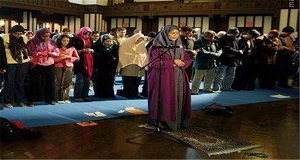 جنجالی جدید؛ امام جماعت شدن زن ها