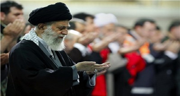 10 نکته شنیدنی از حضرت امام خامنهای (مد ظله) درباره نماز