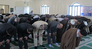 بهبود شرايط انساني شرط اقامه باشکوه نماز