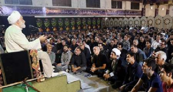 اقامه و ترویج نماز بسیاری از مشكلات جامعه را حل می كند