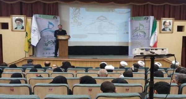 اولویت کانونهای مساجد ترویج نماز است