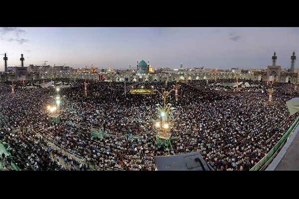 گزارش تصویری نماز شب ولادت امام رضا(ع) در حرم رضوی