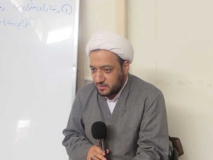 حجةالاسلام هادی؛ استدلالات عقلی مردان و اقنای عاطفی خانم ها را به سمت نماز می کشاند. 