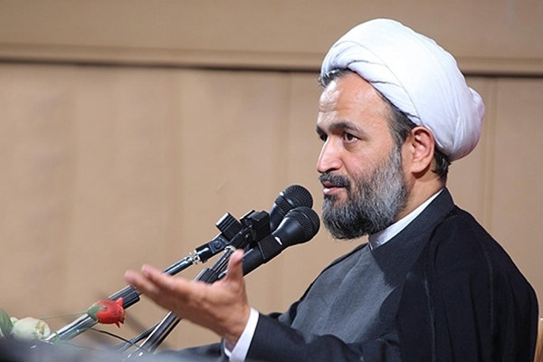 نماز ابتدا عشق بازی با خدا نیست، مودب شدن است