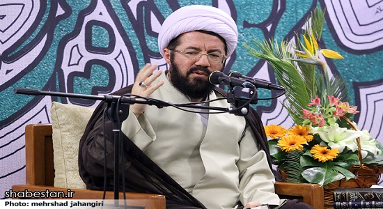 آیا در قرآن آیه درباره نماز صبح داریم؟