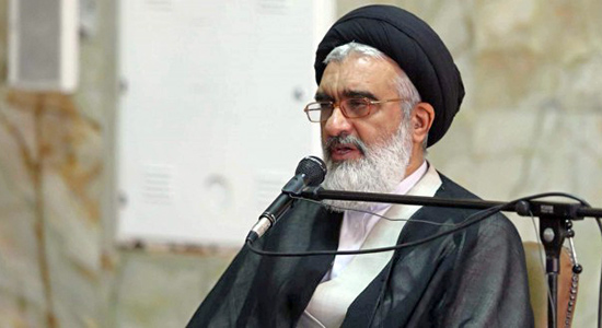 مسئولان بر اقامه نماز اول وقت اهتمام ویژه داشته باشند