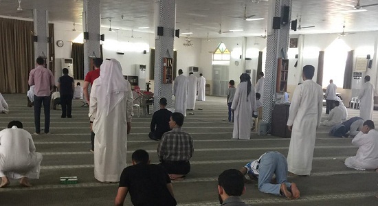 آلخلیفه شهروندان بحرینی را از اقامه نماز در مسجد امام صادق منع کرد