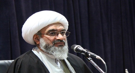 نماز با معرفت انسان را از سقوط شخصیت نجات میدهد