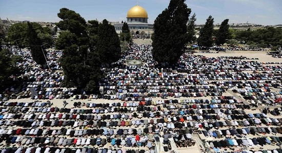حضور ۳۰ هزار فلسطینی در نماز جمعه مسجدالاقصی