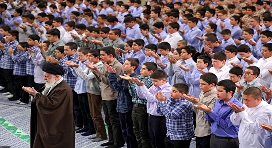 برپایی نماز اول وقت زمینه‌ساز محبوبیت انسان‌هاست