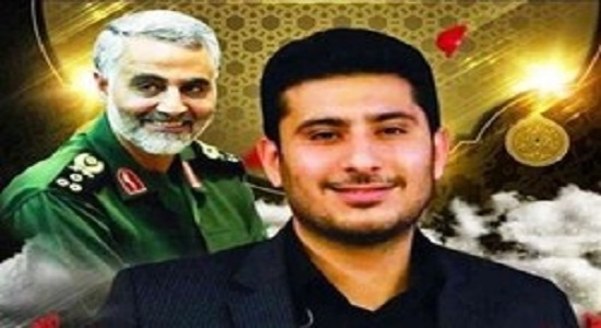 در وقت نماز به او اقتدا میکردم و نماز میخواندیم