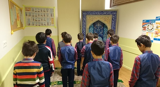 فرزندم مدتی اهل نماز بود ولی الان نماز نمی خواند، چه کنم؟