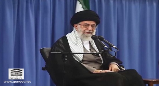 مسجد باید بر قرار باشد و هر سه وقت نماز جماعت اقامه شود