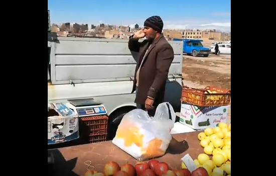 اذان در هیاهوی بازار