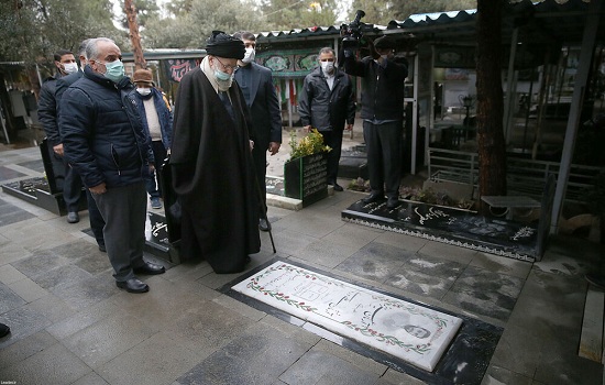نماز شهدا؛ نماز شهید آرمان قبل از شهادت بر سر مزارش 