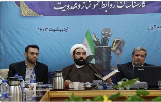 عملکرد کارشناس روابط عمومی مثل موذن است.