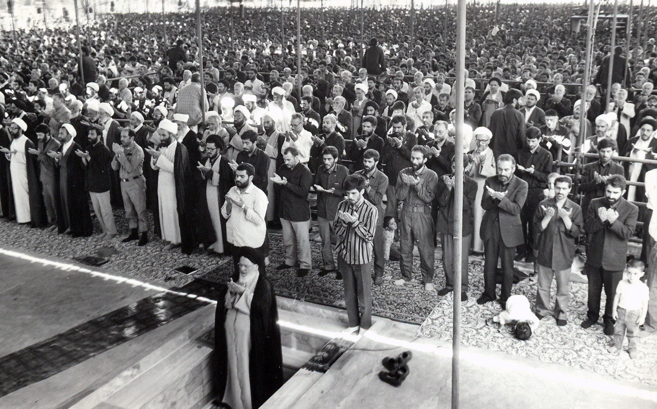 نماز جمعه به امامت آيت الله موسوی اردبيلی 2-4-1368