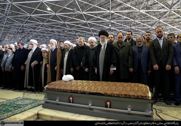 نماز آقا بر همسنگر دوران مبارزات نهضت اسلامی و همکار نزدیک سال های متمادی...