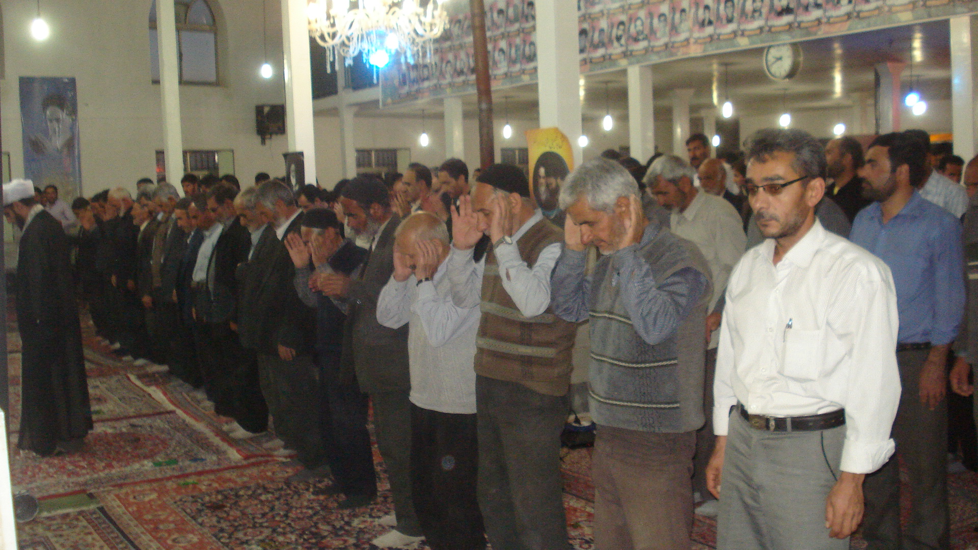 نماز جماعت مسجد جامع شهرشیرین سو <br />
غفاری زنجانی